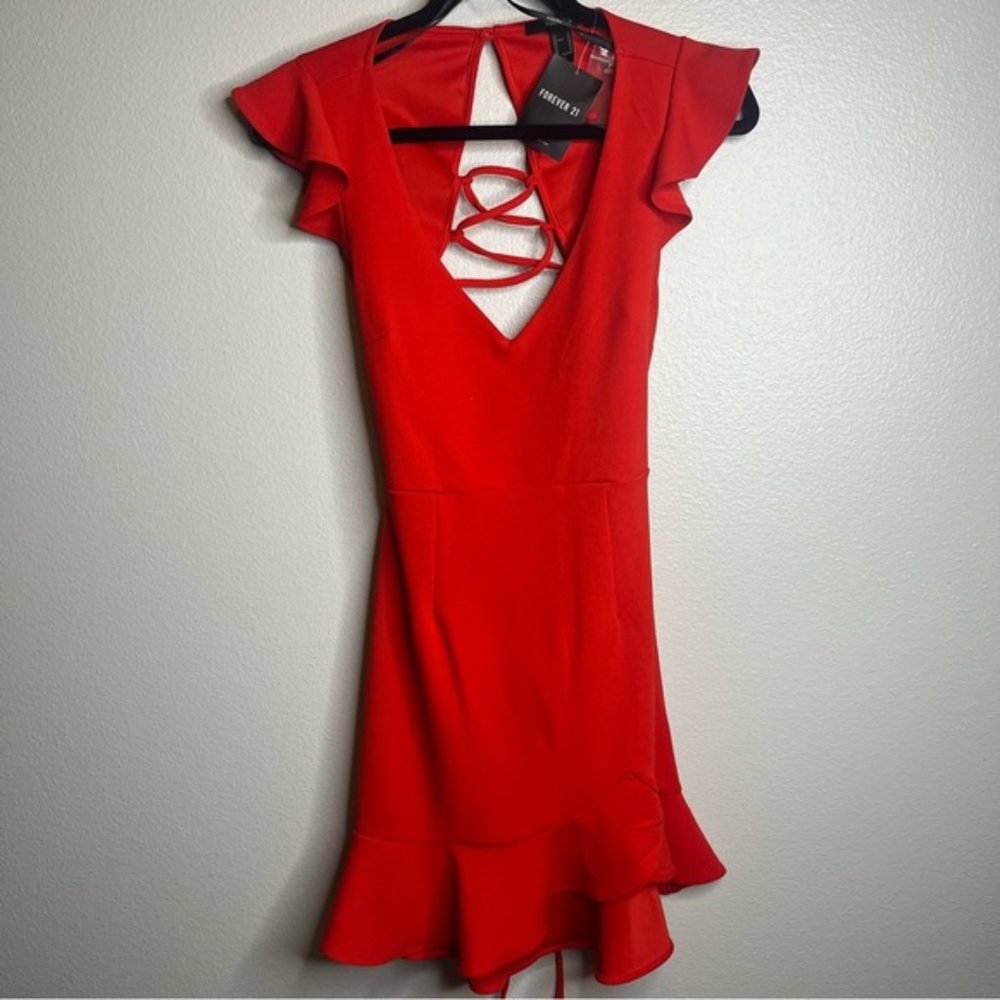FOREVER 21- NWT Red dress open back criss cross strings Size medium